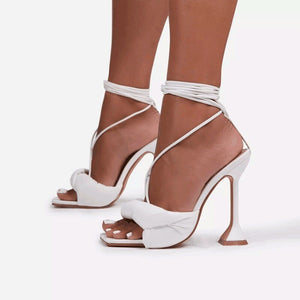 WOLF Lässige Riemen-High Heels