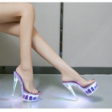 Lade das Bild in den Galerie-Viewer, WOLF Leuchtende High Heels
