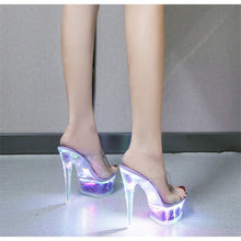 Lade das Bild in den Galerie-Viewer, WOLF Leuchtende High Heels
