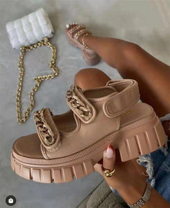 Offene Zehensandalen mit doppelter Kette
